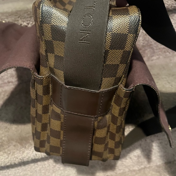 Louis Vuitton Damier Graphite Cross Chest Travel Bag. 100% authentic! - Picture 9 of 15